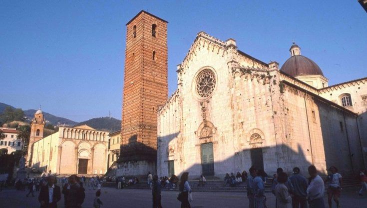 Saluti romani al funerale del padre del sindaco di Pietrasanta (Lucca)