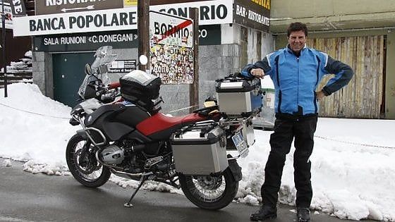 Giro d’Italia: motociclista travolto da auto, muore dopo 25 giorni
