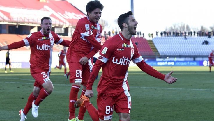 Serie B: il Pisa respinge l'assalto del Lecce. Il Brescia passa a Ferrara,  il Monza ribalta il Frosinone