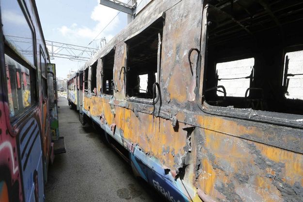 Fuorigrotta, il vagone della Cumana incendiato