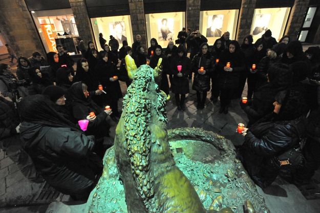 Firenze, la veglia funebre animalista: "Salviamo i cinghiali"