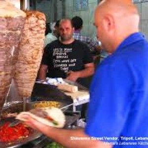 Beirut, Leith racconta la sua vita di rifugiato iracheno che consegna pizze e chawarma in motorino