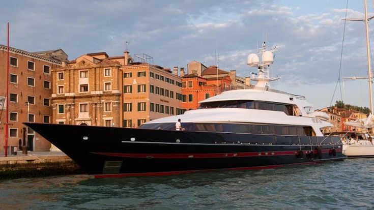 Valentino, le società in rosso e il ruolo del nipote. Il rebus di un’eredità da 1,5 miliardi