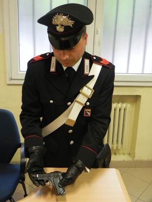 Minaccia il postino con un'arma<br />solo perch&eacute; "&egrave; sgarbato"