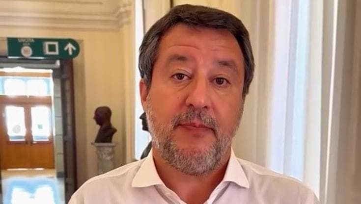 Lo spot di Salvini che risponde a Bonaccini: "Chi giudica in base al titolo di studio è uno sciocco"