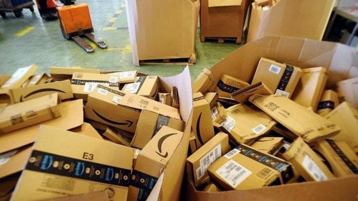 Pacchi “spezzatino” e zero verifiche: perché l’Europa vuole togliere l'esenzione alla frontiera