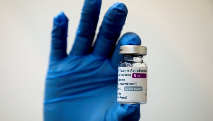 Coronavirus, la retromarcia della Regione sull’open day Astrazeneca e la fake news che non lo era
