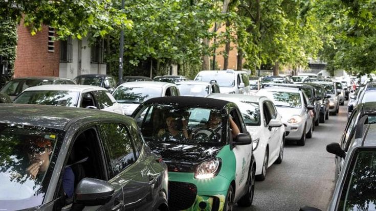 I residenti di San Siro contro i mega concerti: “Quartiere non adatto per eventi così grandi”