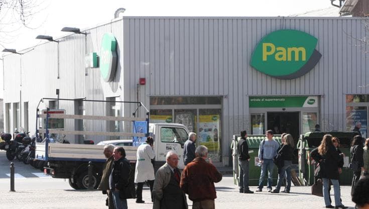 Pam, cassieri licenziati dopo il test del finto cliente. La protesta dei sindacati