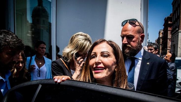 Santanchè: “FdI non voleva che andassi in Aula, l’ho deciso io. Risponderò su tutte le questioni”