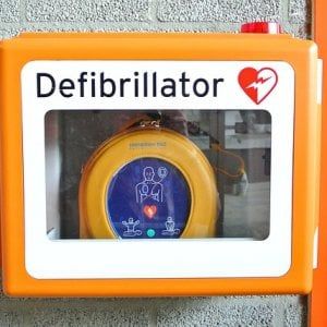 Bisogna cambiare la legge sui defibrillatori: l’appello dei cardiologi italiani