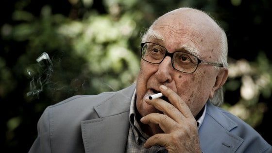 Un anno senza Andrea Camilleri, l'omaggio in tv e a teatro per il gigante della parola