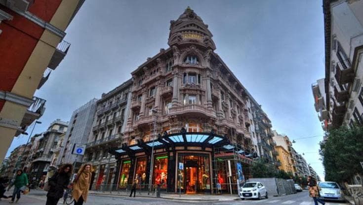 Palazzo Mincuzzi sta per riaprire: Benetton torna con il celebre store in via Sparano dopo 2 anni
