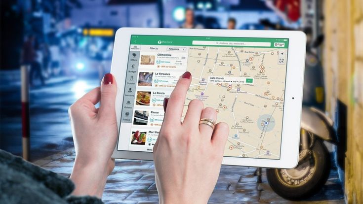 Google e Apple, la sfida delle mappe tra micropubblicità e auto senza pilota