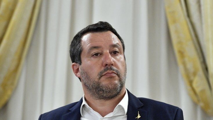 Salvini e la festa a sorpresa per la fidanzata Francesca Verdini. A Ostia fuochi d'artificio e karaoke con Pupo e Al Bano