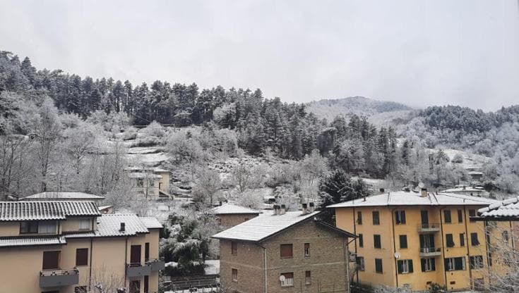 Neve nell’Alto Mugello, rischio ghiaccio. Prorogata l’allerta gialla