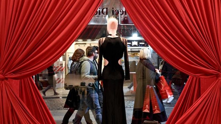 Il Natale dei doni essenziali: solo il 10 per cento sceglie il lusso