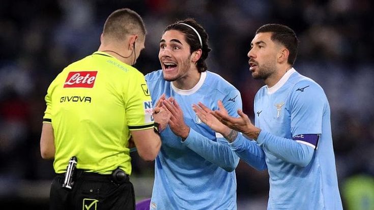 Arbitri, la resa dei conti: Sozza e i Var sospesi. Sale la tensione interna