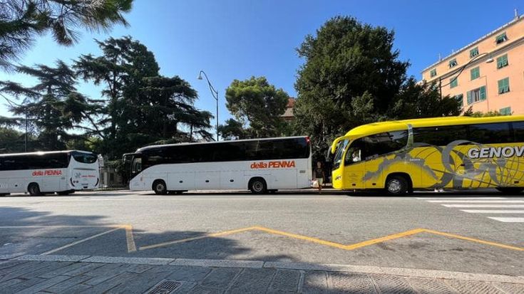 Genova, cresce la richiesta di pullman, ma non si trovano autisti
