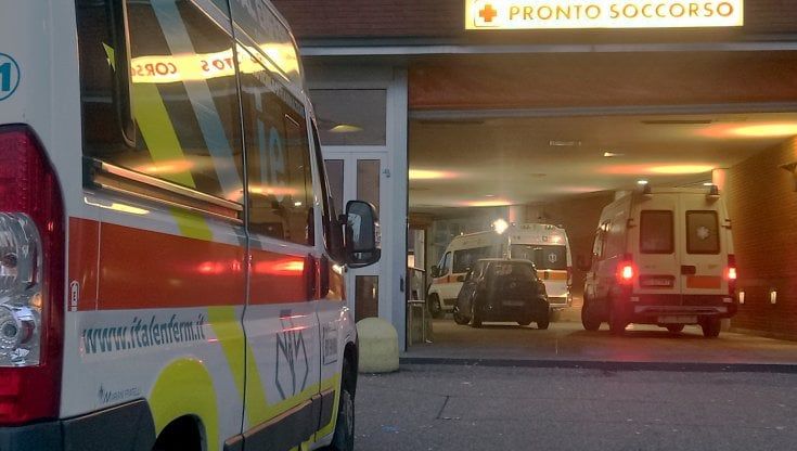 Incidenti stradali, morto ciclista 53enne investito a Milano: l'auto l'ha trascinato per alcuni metri