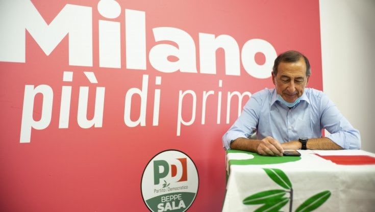 Elezioni comunali a Milano, i numeri della campagna low cost ma la destra spende quattro volte di più