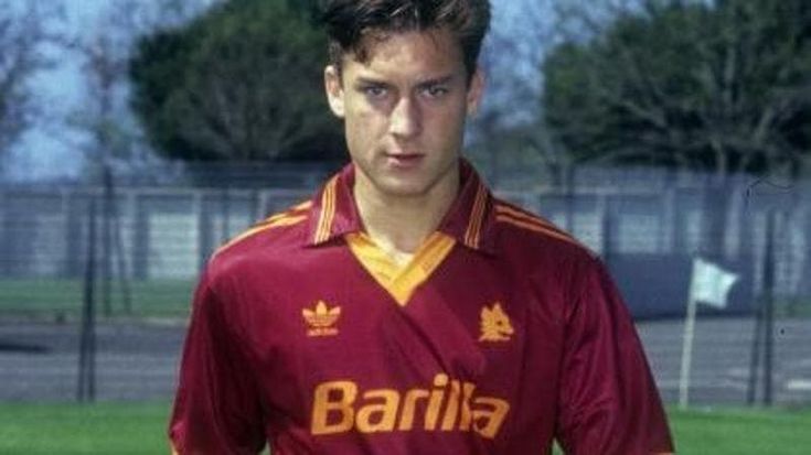 Francesco Totti, da Porta Metronia alla Roma: quel “no” al Milan e l’abbraccio di Mazzone