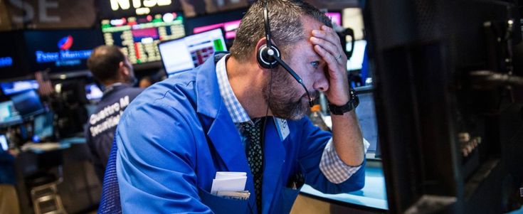 La crisi cinese scatena il panico sui mercati: Milano -6%, sprofonda l'Asia. Wall Street chiude a -3,5 per cento