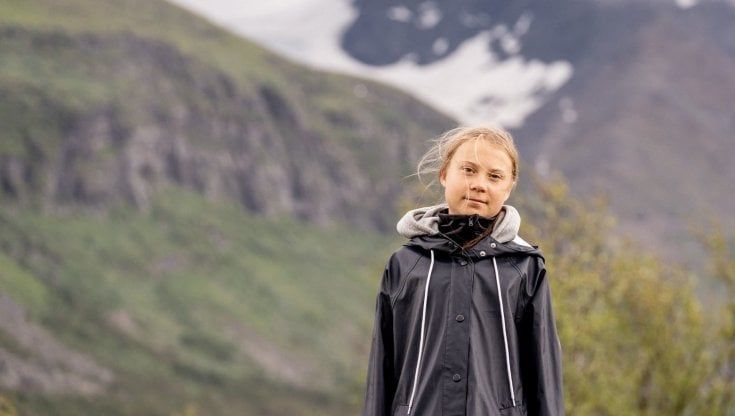 Greta Thunberg modella tra i boschi per il lancio di Vogue Scandinavia