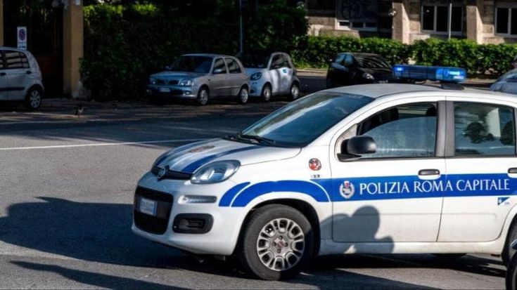 Travolta sulle strisce mentre attraversa viale Parioli, muore una donna di 86 anni