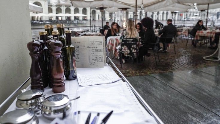 Ristoranti e bar, a Torino l'esordio al freddo. L'Ascom: "Non va tutto bene" 