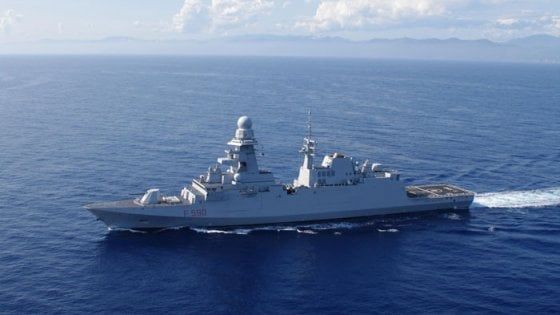 Taranto, si rompe cavo d'ormeggio della fregata della Marina militare: ferito un sottufficiale