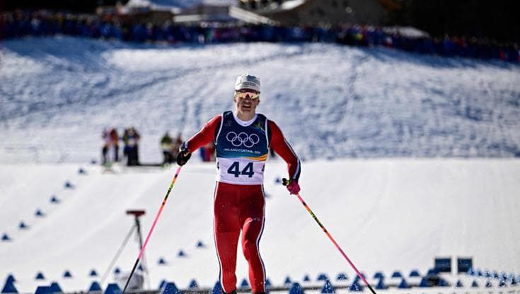Klaebo si prende la 10 km: è l’ottavo oro olimpico in carriera, anche il re di Norvegia lo applaude
