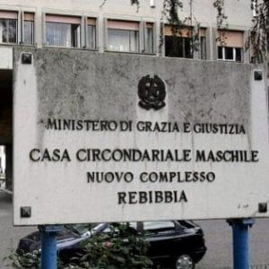 Detenuto morto a Rebibbia per polmonite, a processo ex direttore sanitario