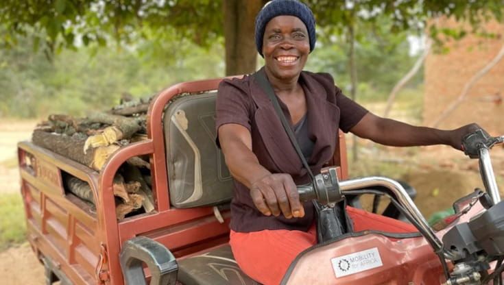 Hamba, la startup dei tricicli elettrici guidati dalle donne in Zimbabwe
