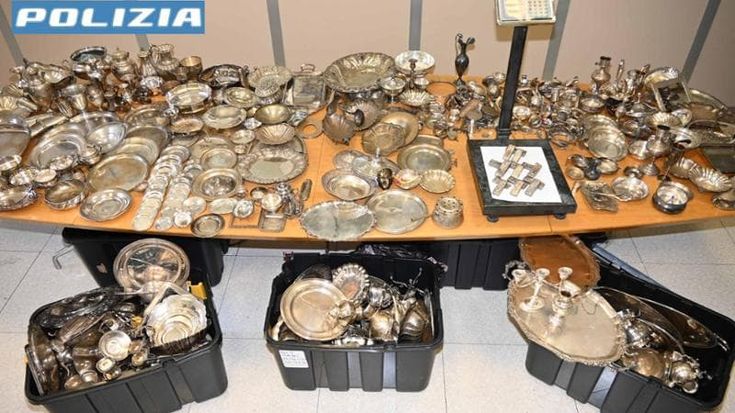 Avevano lingotti, stoviglie e oggetti per oltre 300 chili di argento: due arrestati per ricettazione