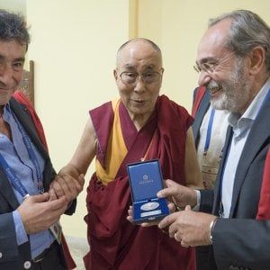 Dalai Lama, laurea honoris causa a Pisa: "Le emozioni che fanno guarire"