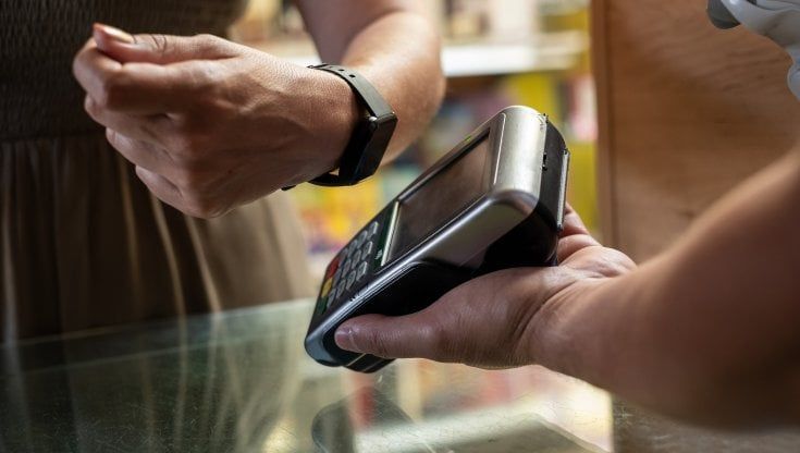 Gli italiani e i pagamenti digitali: nel 2022 il transato sfiora i 400 miliardi di euro