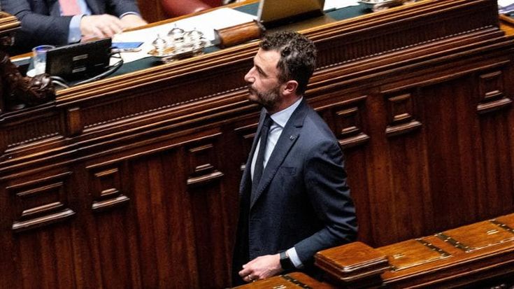 Emanuele Pozzolo, il “combinaguai” della destra: dalle beghe di gioventù allo sparo di Capodanno