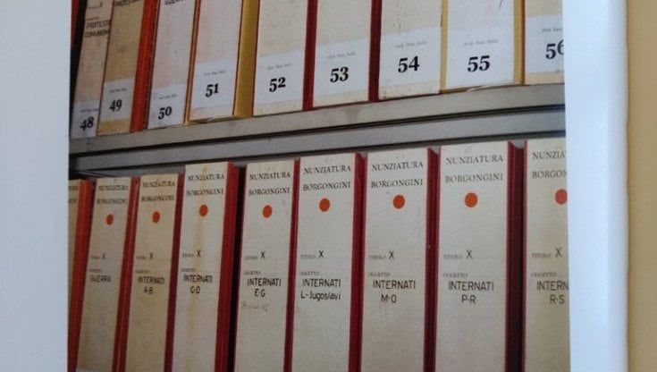 Nelle carte segrete di papa Pacelli la storia delle diocesi pugliesi: dalla protezione fornita agli ebrei ai rapporti col regime fascista. A scovarle un commercialista