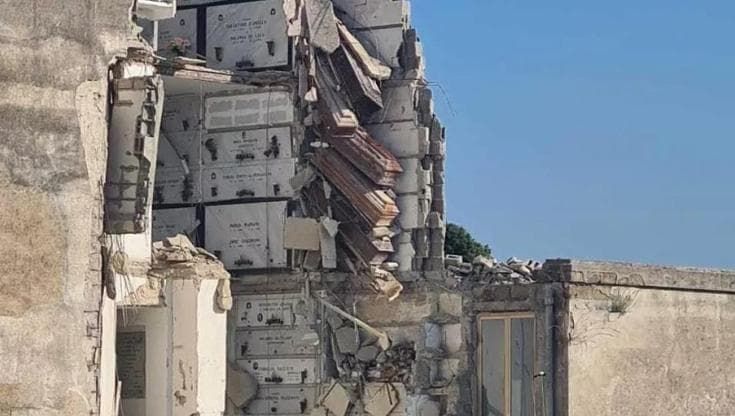 Cimitero Poggioreale, tre anni fa il crollo della cappella della Resurrezione. Protestano familiari