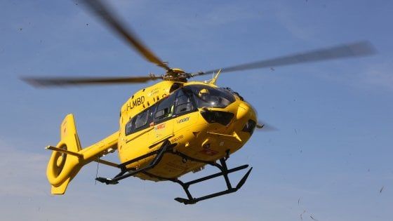 Auto tampona moto sulla A4: morto motociclista 54enne