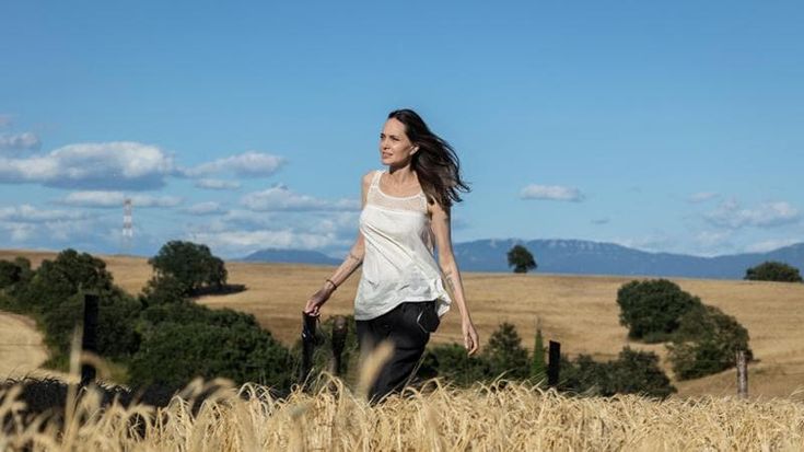 Angelina Jolie: “La forza di Baricco, insieme cerchiamo verità”