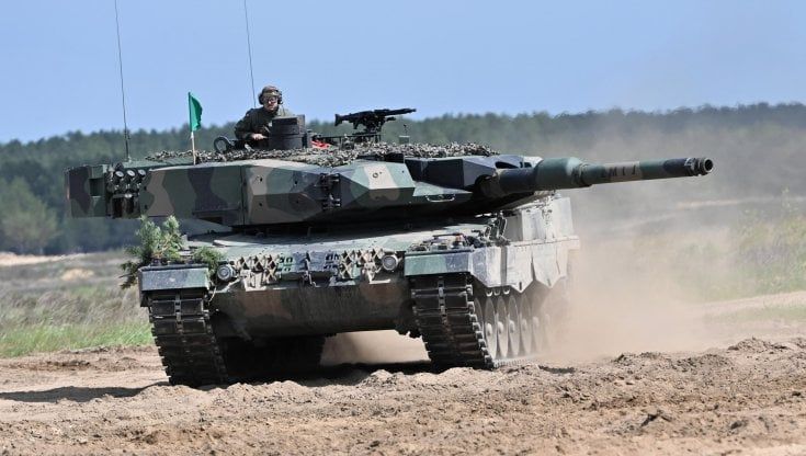 La ministra degli Esteri tedesca apre sui tank per l'Ucraina. Mosca: "Si rischia la catastrofe globale"   