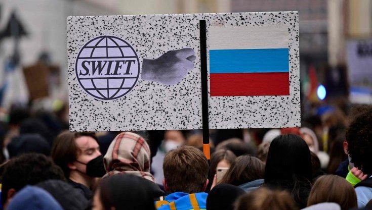Perché rischia di non funzionare lo stop alle banche russe su Swift