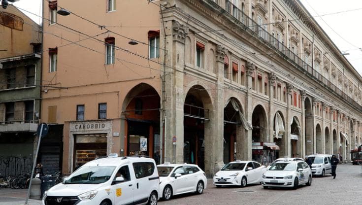 I tassisti vogliono nuove telecamere a bordo, il Comune: “Non ci sono fondi”