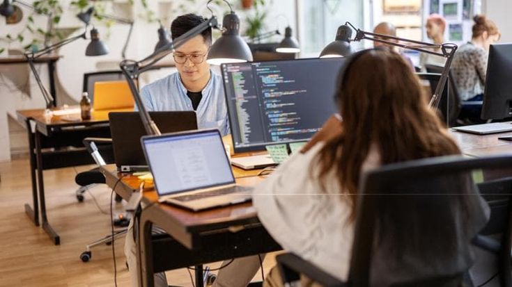 Giovani professionisti crescono in cerca di stabilità