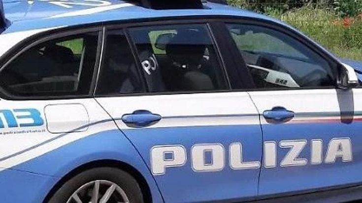 Donna trovata morta in un b&b di Porto San Giorgio: sul corpo molti lividi. Le ipotesi degli investigatori