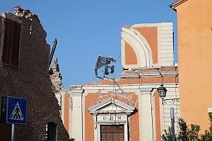 Non si ferma lo sciame sismico<br />terra sollevata di 12 centimetri