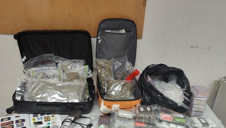 Firenze, nascondeva in casa chili di hashish e marijuana e 300 pasticche di anfetamine. Arrestato