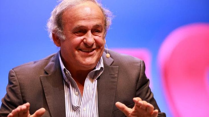 Platini: “Oggi i 10 giocano all’ala. Con me presidente della Fifa non ci sarebbe mai stato il Var”